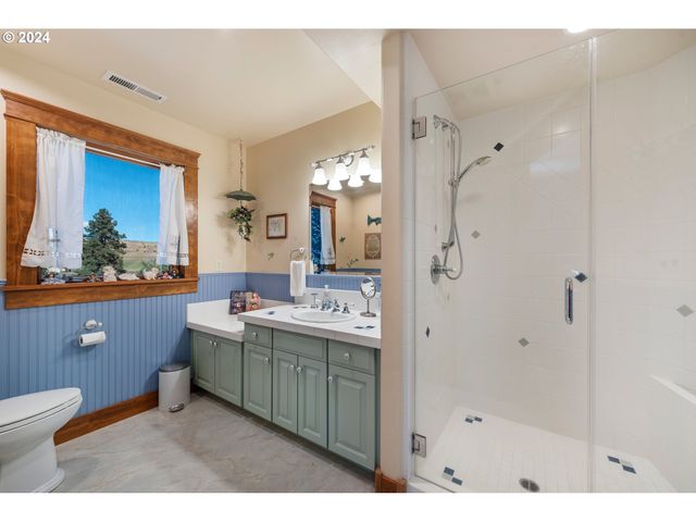 62726 N POWDER RIVER Ln, North Powder, OR 97867