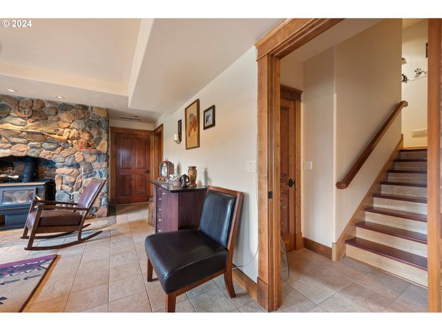 62726 N POWDER RIVER Ln, North Powder, OR 97867