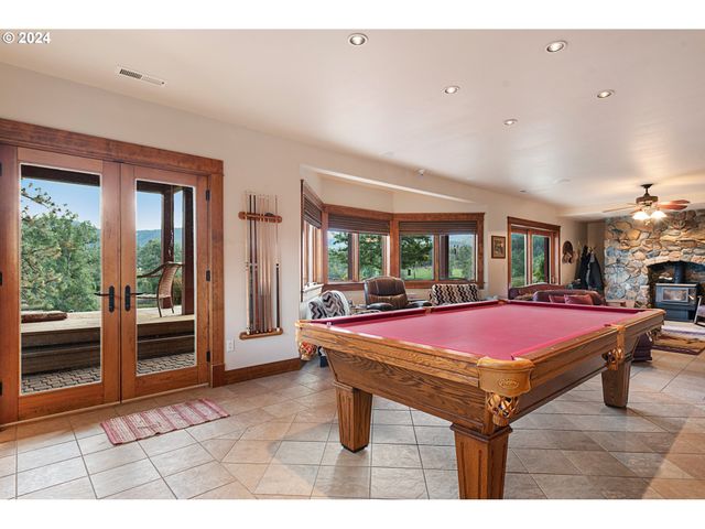 62726 N POWDER RIVER Ln, North Powder, OR 97867