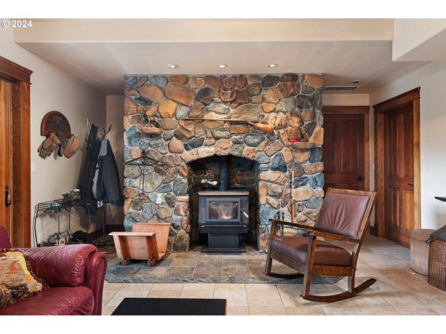 62726 N POWDER RIVER Ln, North Powder, OR 97867