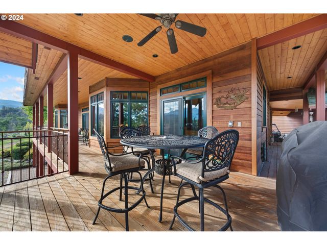 62726 N POWDER RIVER Ln, North Powder, OR 97867