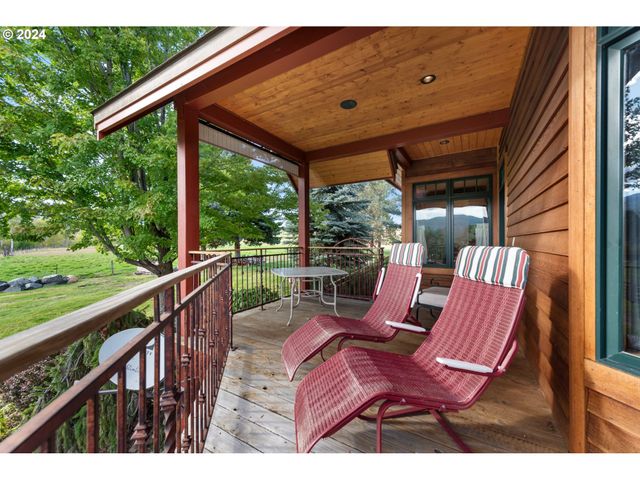 62726 N POWDER RIVER Ln, North Powder, OR 97867