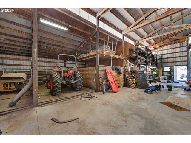 62726 N POWDER RIVER Ln, North Powder, OR 97867
