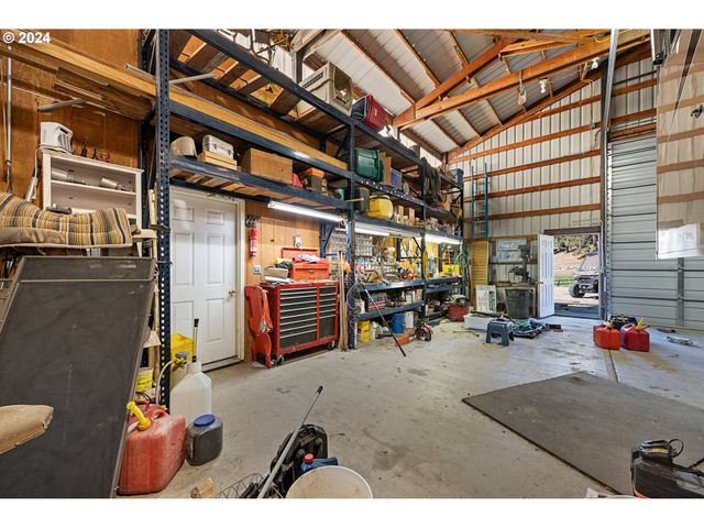62726 N POWDER RIVER Ln, North Powder, OR 97867