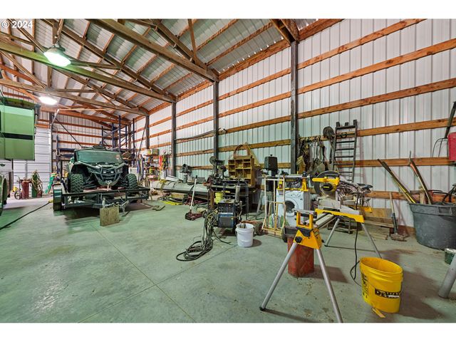 62726 N POWDER RIVER Ln, North Powder, OR 97867