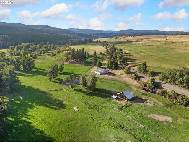 62726 N POWDER RIVER Ln, North Powder, OR 97867