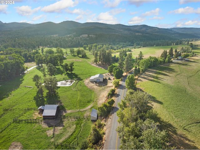 62726 N POWDER RIVER Ln, North Powder, OR 97867