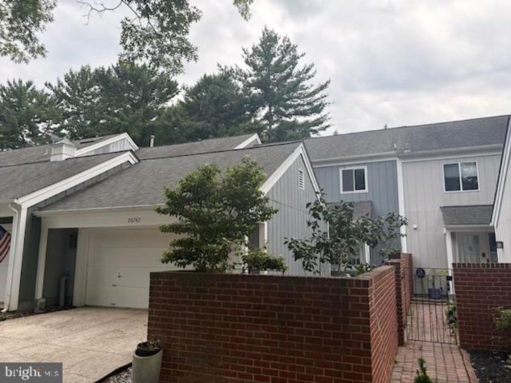 20742 HIGHLAND HALL DR, Montgomery Village, MD 20886