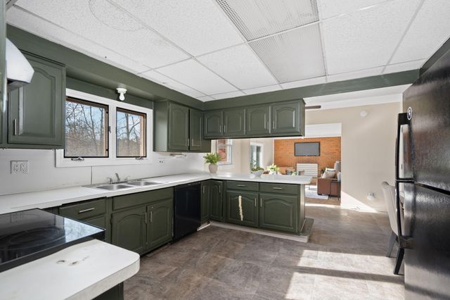 685 Ironwood Drive, Ann Arbor, MI 48103