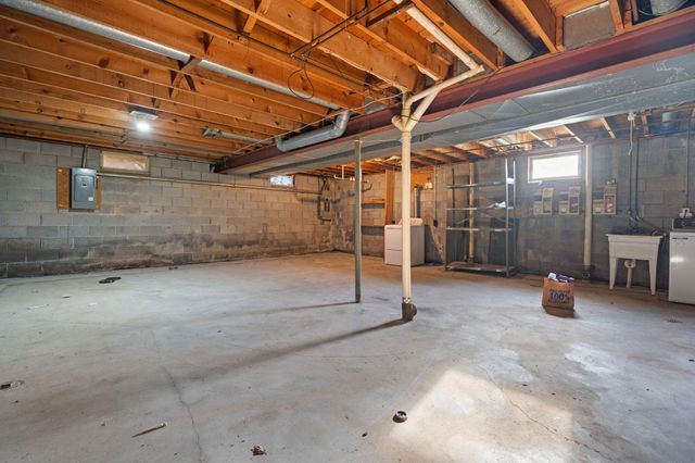 685 Ironwood Drive, Ann Arbor, MI 48103