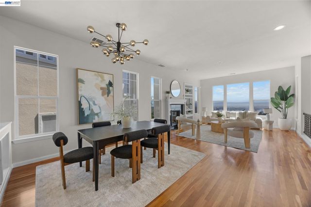 8249 Skyline Cir, Oakland, CA 94605
