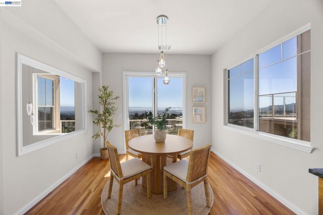 8249 Skyline Cir, Oakland, CA 94605