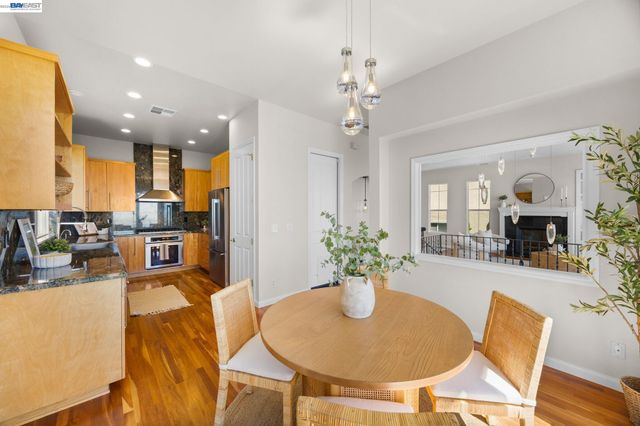 8249 Skyline Cir, Oakland, CA 94605