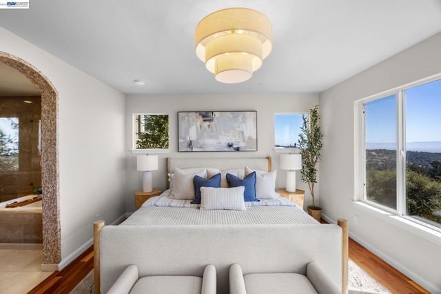 8249 Skyline Cir, Oakland, CA 94605
