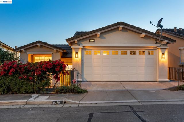 8249 Skyline Cir, Oakland, CA 94605