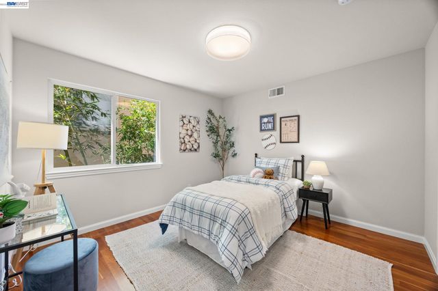 8249 Skyline Cir, Oakland, CA 94605