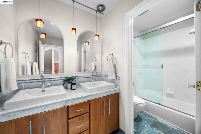8249 Skyline Cir, Oakland, CA 94605
