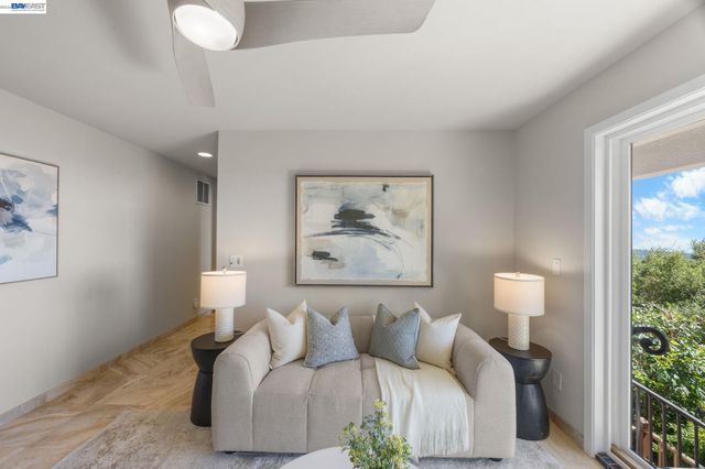 8249 Skyline Cir, Oakland, CA 94605