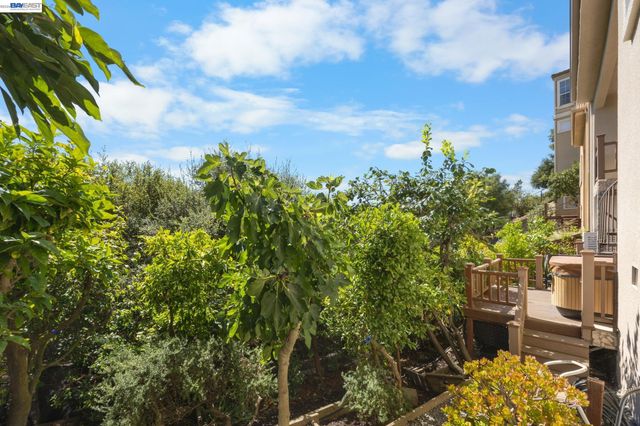 8249 Skyline Cir, Oakland, CA 94605