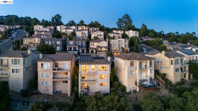 8249 Skyline Cir, Oakland, CA 94605
