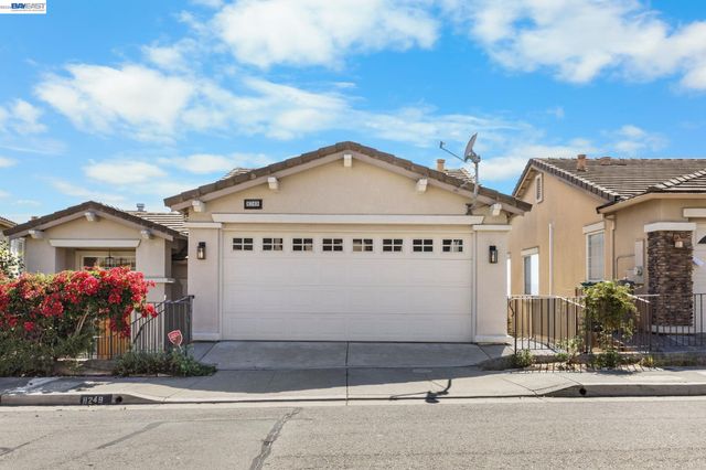 8249 Skyline Cir, Oakland, CA 94605