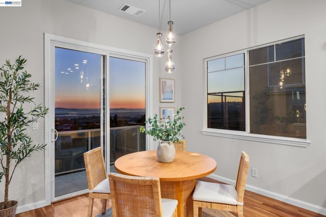 8249 Skyline Cir, Oakland, CA 94605