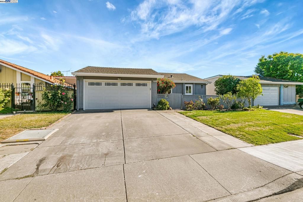 Image 2 of property listing at 34915 Skylark Dr, Union City, CA 94587