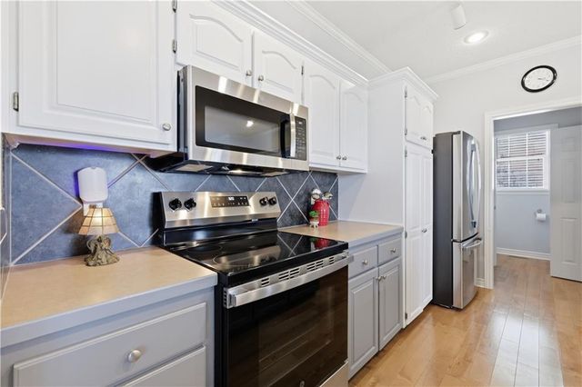 5929 Lone Elm Road, Shawnee, KS 66218