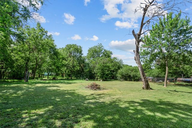 602 E 11th Street, Kemp, TX 75143