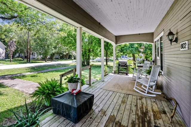 602 E 11th Street, Kemp, TX 75143
