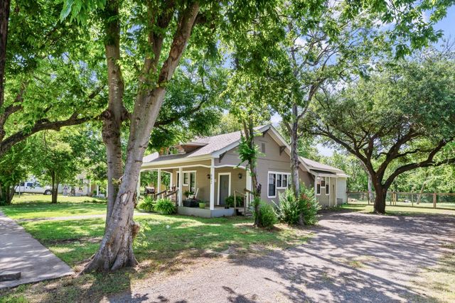 602 E 11th Street, Kemp, TX 75143