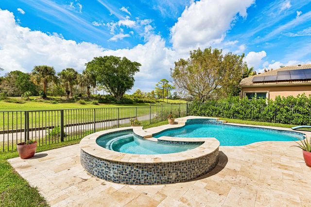 2015 Reston Circle, Royal Palm Beach, FL 33411