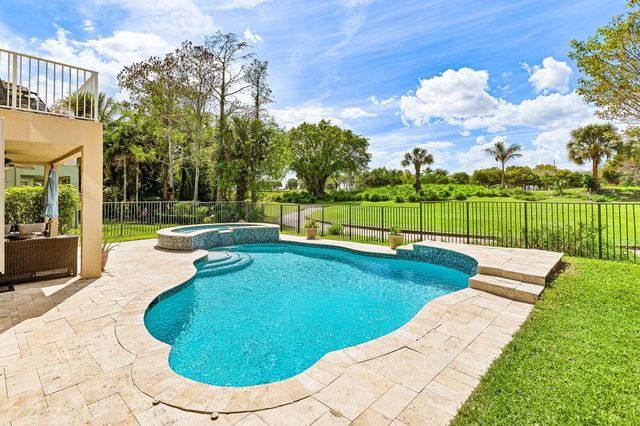 2015 Reston Circle, Royal Palm Beach, FL 33411