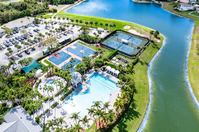 2015 Reston Circle, Royal Palm Beach, FL 33411