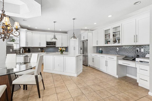 2015 Reston Circle, Royal Palm Beach, FL 33411