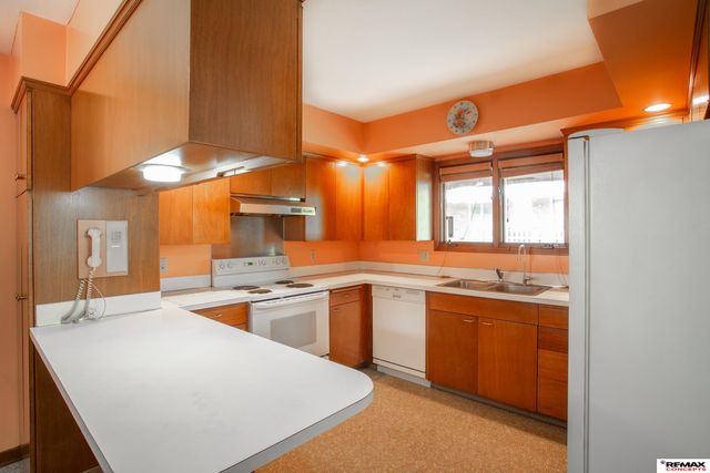 708 Driftwood Drive, Lincoln, NE 68510