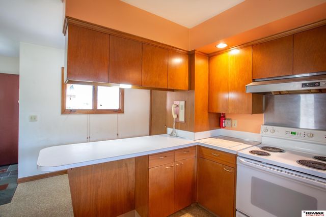 708 Driftwood Drive, Lincoln, NE 68510