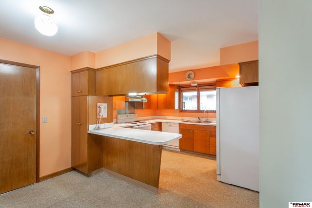 708 Driftwood Drive, Lincoln, NE 68510