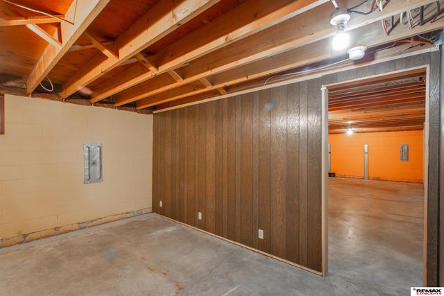 708 Driftwood Drive, Lincoln, NE 68510