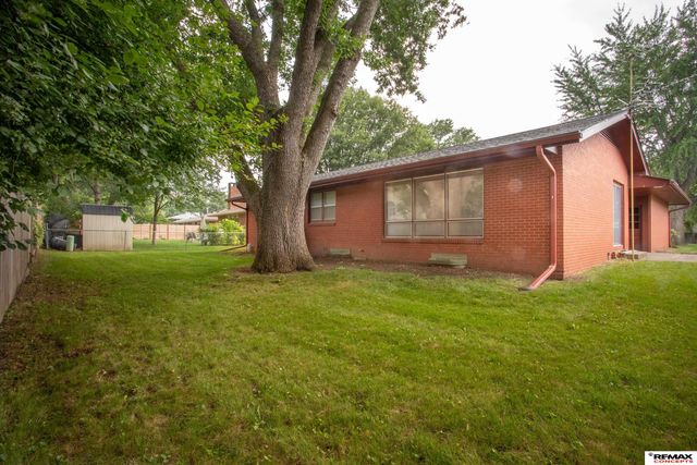708 Driftwood Drive, Lincoln, NE 68510
