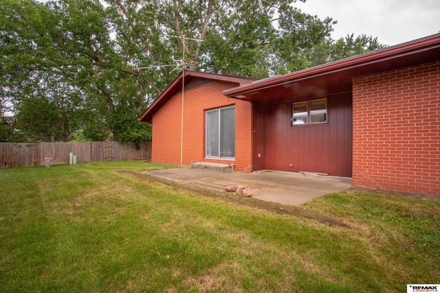 708 Driftwood Drive, Lincoln, NE 68510