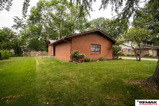708 Driftwood Drive, Lincoln, NE 68510