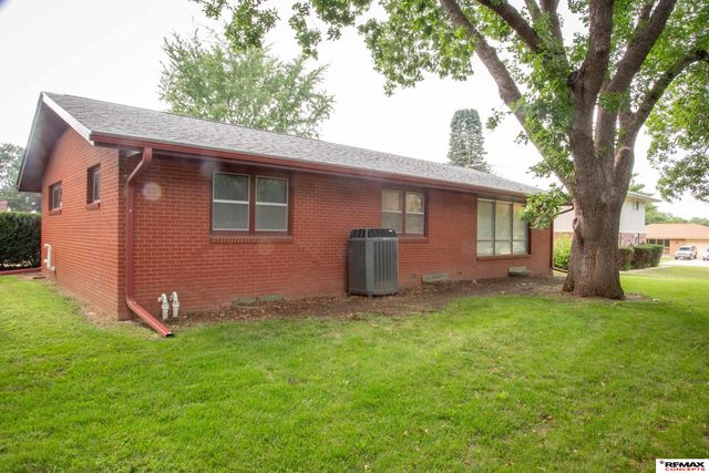 708 Driftwood Drive, Lincoln, NE 68510