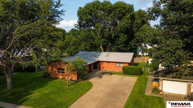 708 Driftwood Drive, Lincoln, NE 68510
