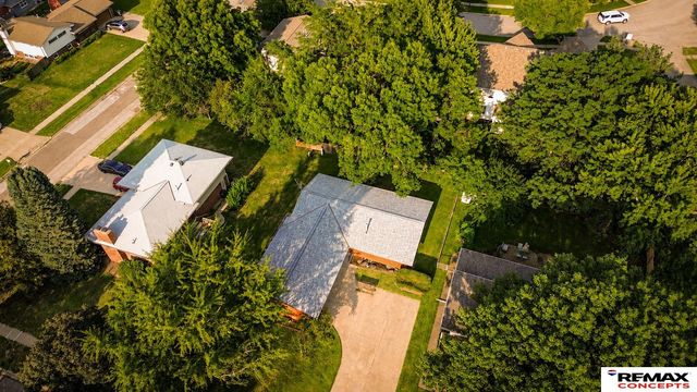 708 Driftwood Drive, Lincoln, NE 68510