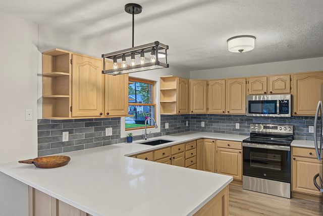 3919 69th Street, Urbandale, IA 50322
