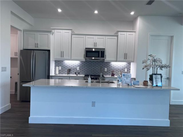 2803 44th ST SW, Lehigh Acres, FL 33976