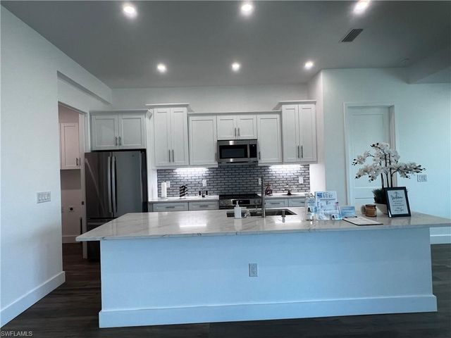 2803 44th ST SW, Lehigh Acres, FL 33976