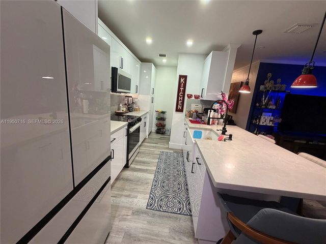 1011 NE 212th Ter, Miami, FL 33179