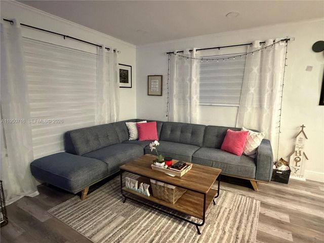 1011 NE 212th Ter, Miami, FL 33179